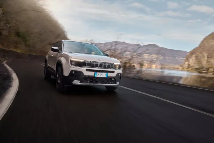 jeepavengere hybrid 1