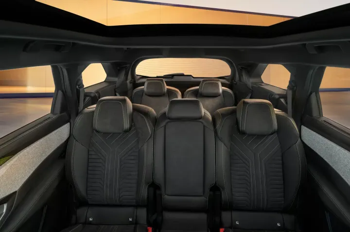 seconda terza fila peugeot 5008 2024 scaled