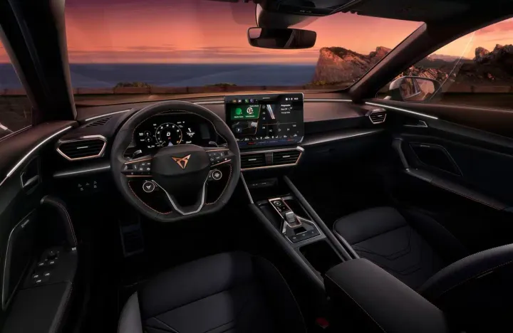 interni cupra formentor 2025 infotainment CarPlay