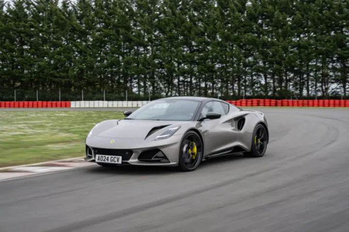emira first edition track nimbus grey 01
