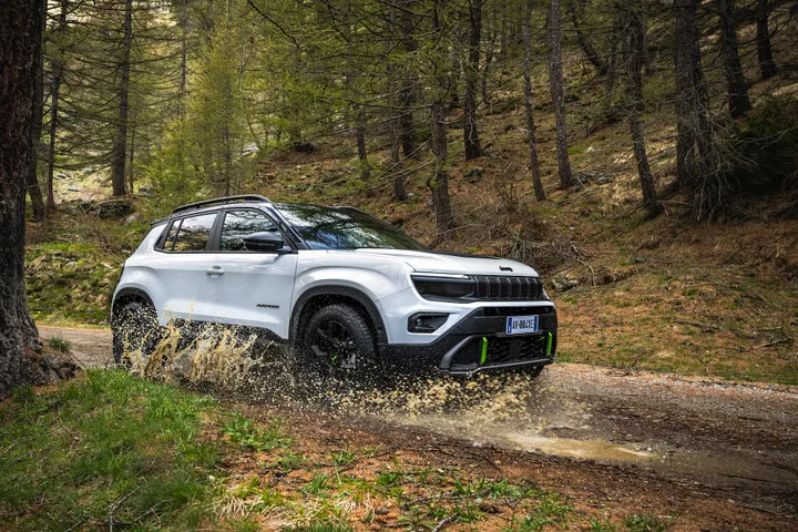 jeep avenger 4xe offroad