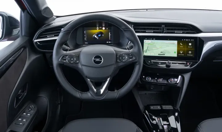 Opel Corsa Hybrid prova interni