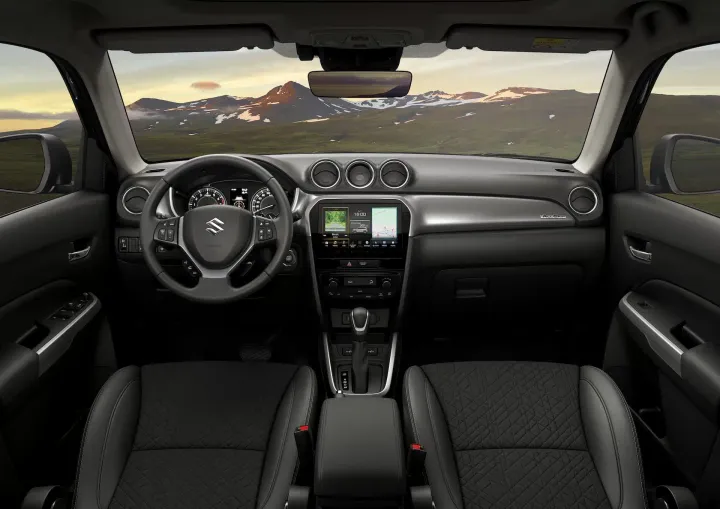 suzuki vitara 2024 interni