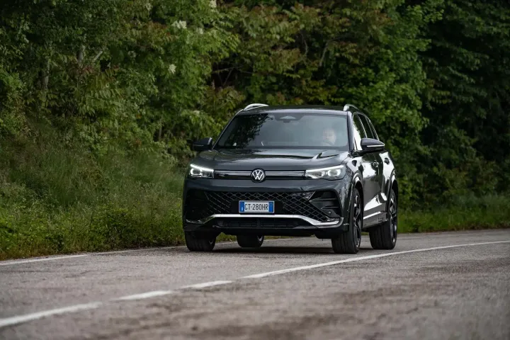 volkswagen tiguan 2024 copertina dinamica