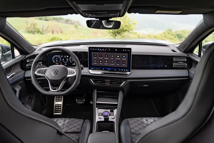 volkswagen tiguan 2024 interni 2