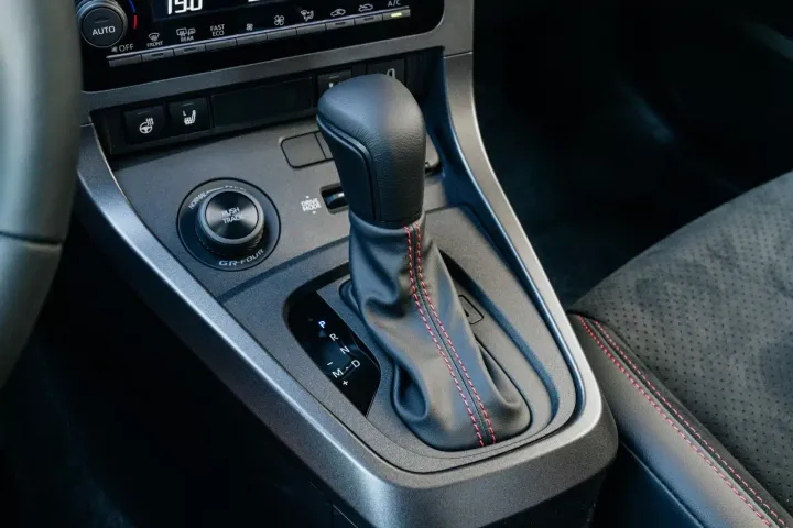 2024 gr yaris automatic precious metal dpl interior and details 008