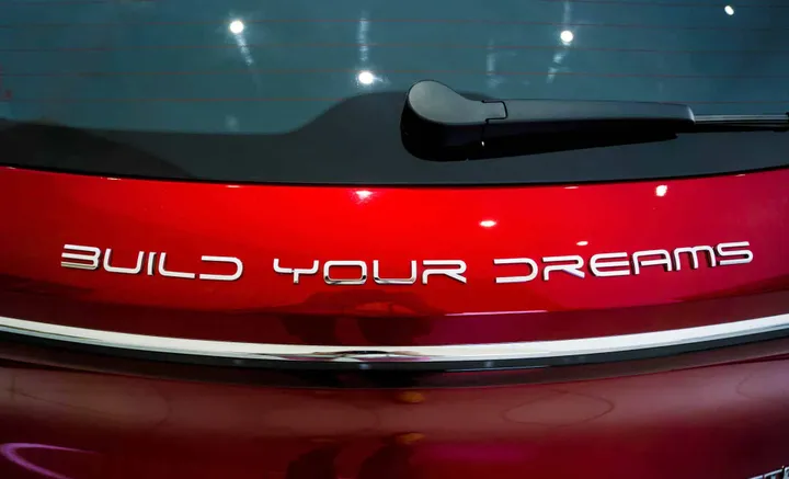 scritta marchio byd