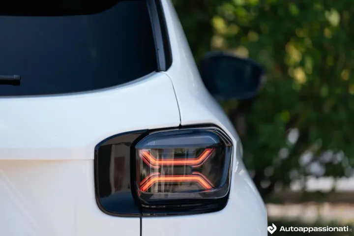 jeep avenger e hybrid 05