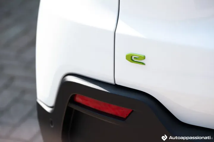 jeep avenger e hybrid 06