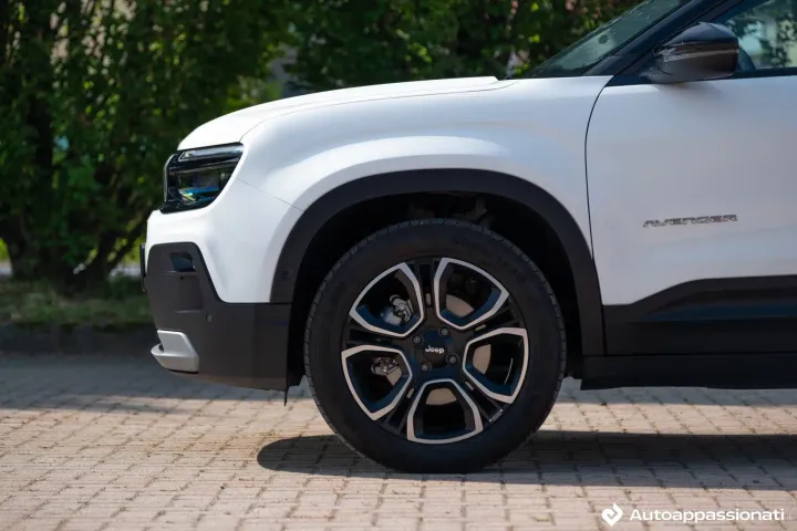 jeep avenger e hybrid 07