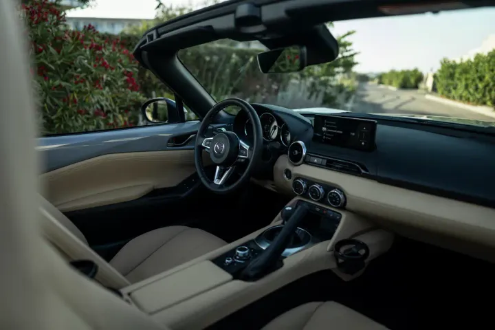 mx-5 2024 interni
