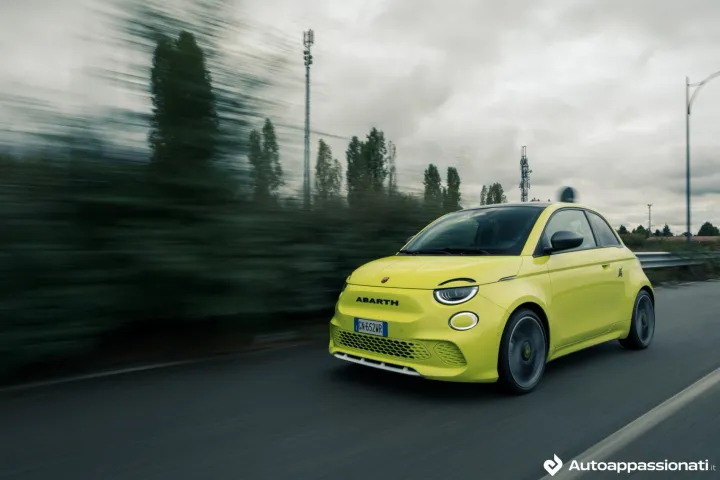 abarth 500e 08