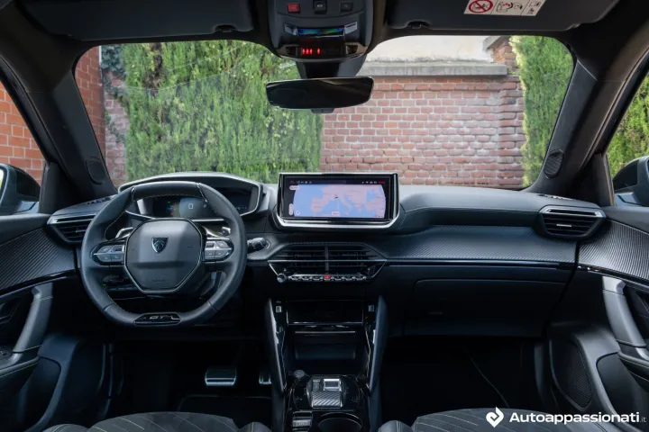 peugeot 2008 gt interni