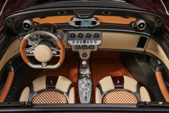 interni pagani utopia roadster