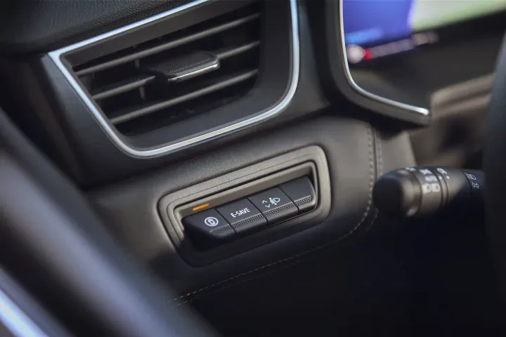 Renault Symbioz tasto My Safety Shield