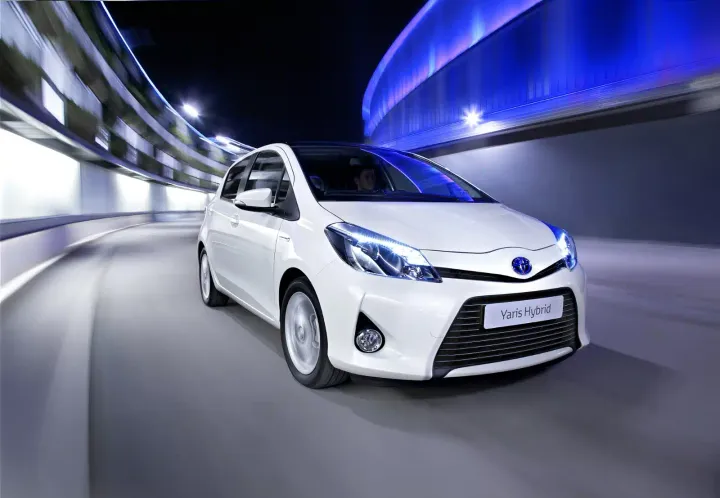 toyota yaris hybrid