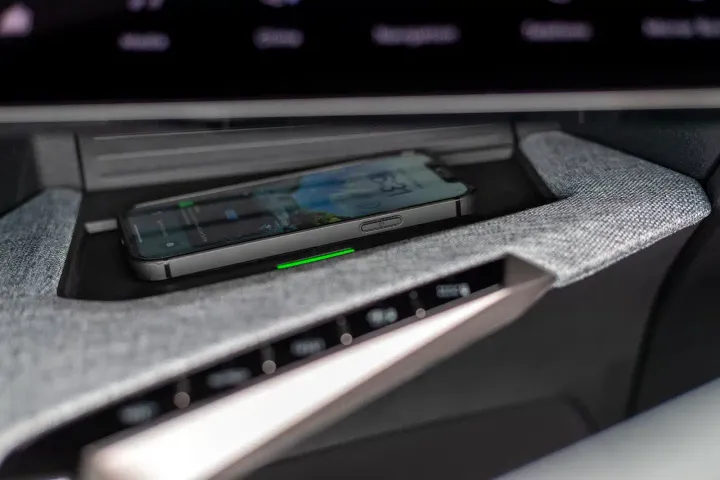 piastra wireless peugeot 3008 hybrid