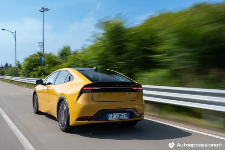 toyota prius 2024 04