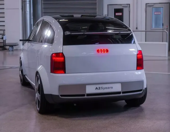 audi a2 e tron 3jpeg