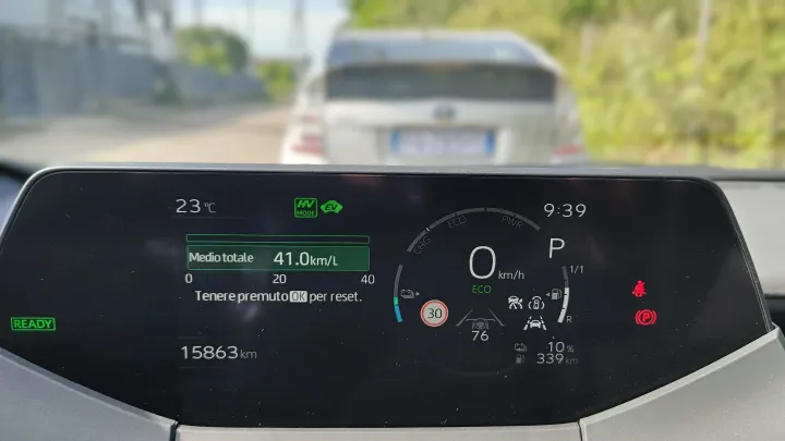 consumi toyota prius phev 2024