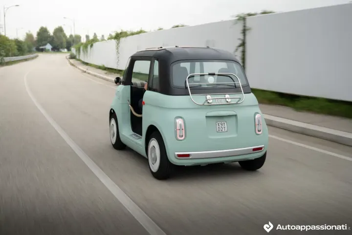 FIAT Topolino Dolcevita guida test drive retro posteriore 