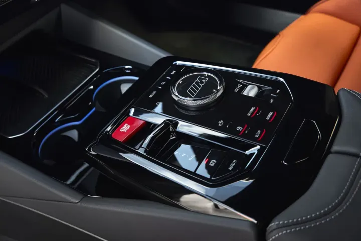 bmw m5 2025 pannello strumenti