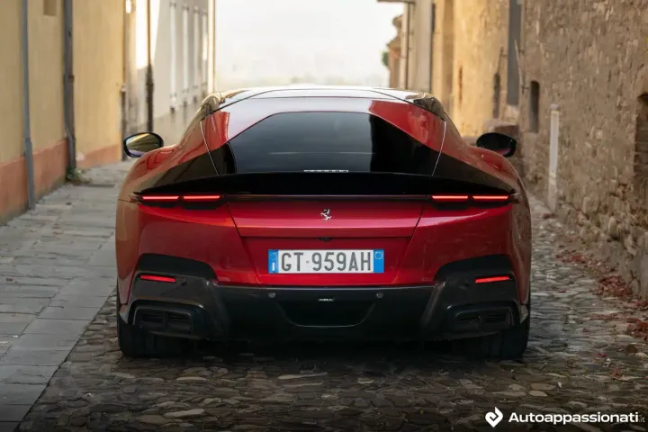 vista posteriore ferrari 12cilindri