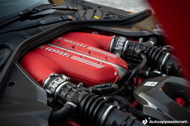 motore ferrari 12cilindri