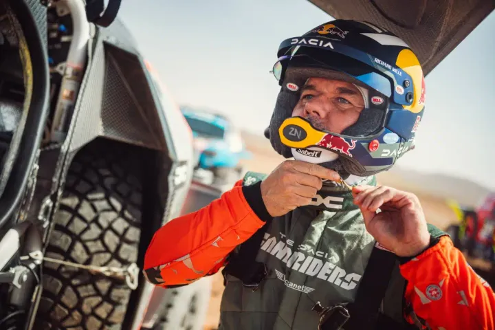 sebastien loeb dacia dakar