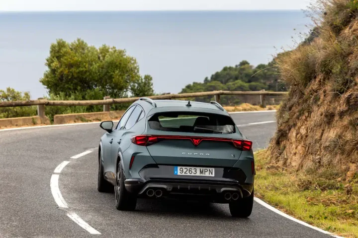Cupra formentor diesel 2025 esterni interni prezzi
