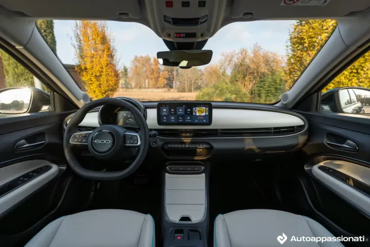 interni fiat 600 hybrid