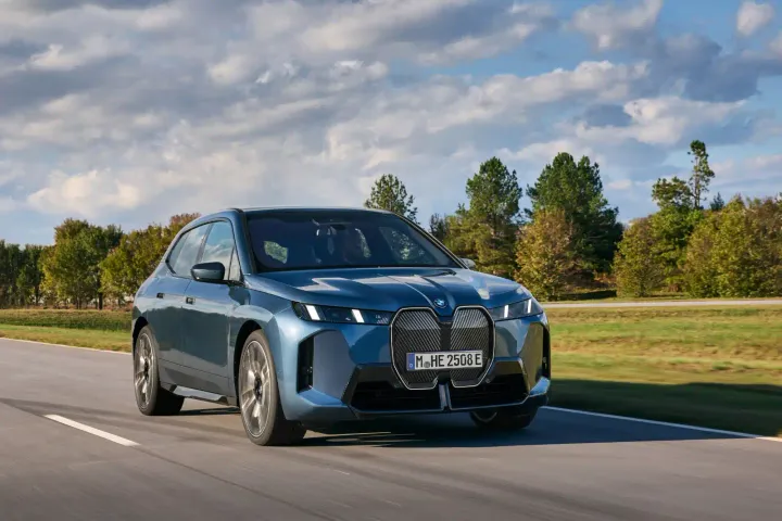 BMW iX 2025