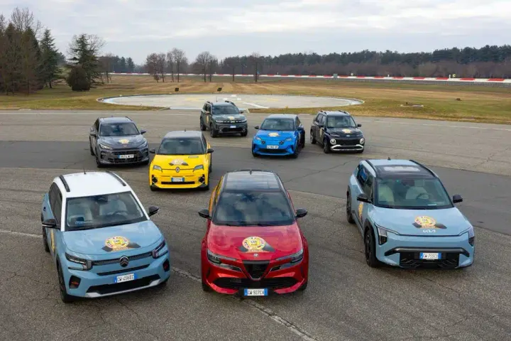 finaliste auto dellanno 2025