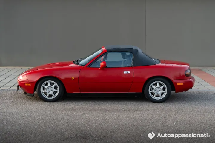 Mazda MX-5 NA 1.8 16v 1994 laterale capote chiusa