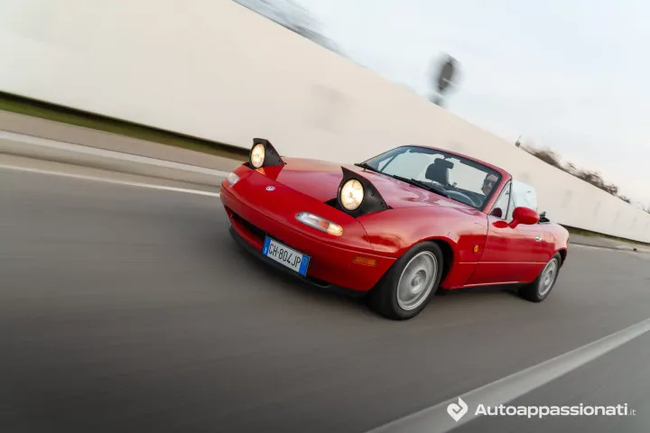 Mazda MX-5 NA 1.8 16v 1994 guida frontale tre quarti dinamicaE02407