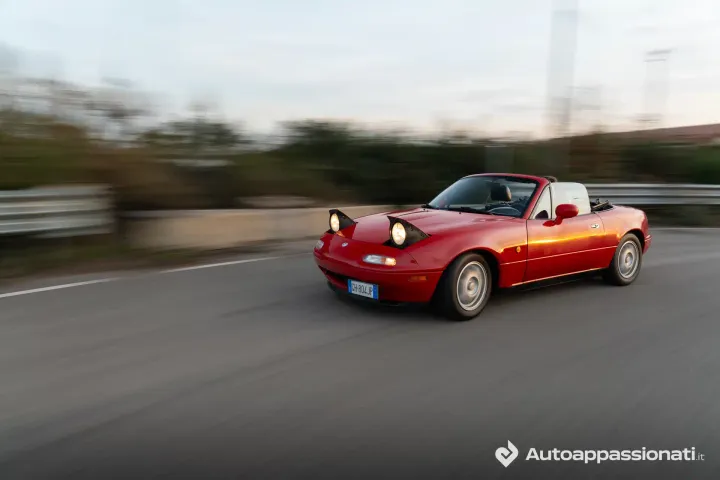 Mazda MX-5 NA 1.8 16v 1994 dinamica frontale tre quart43