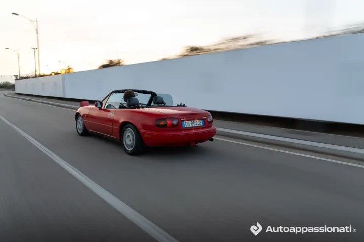 Mazda MX-5 NA 1.8 16v 1994 dinamica posteriore