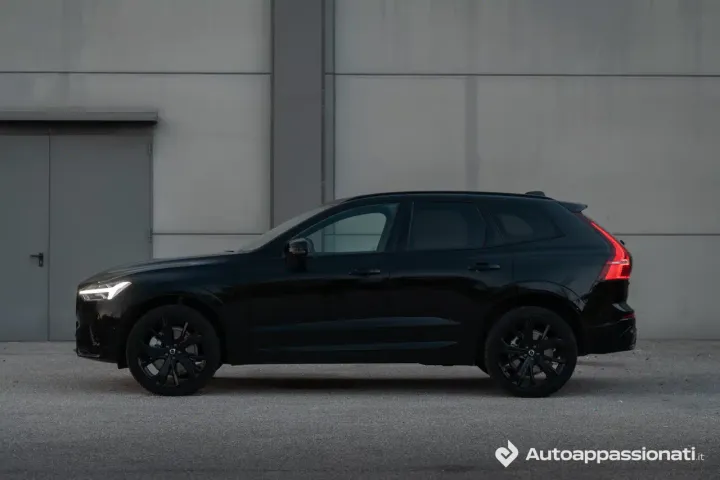 volvo xc60 ibrida laterale 