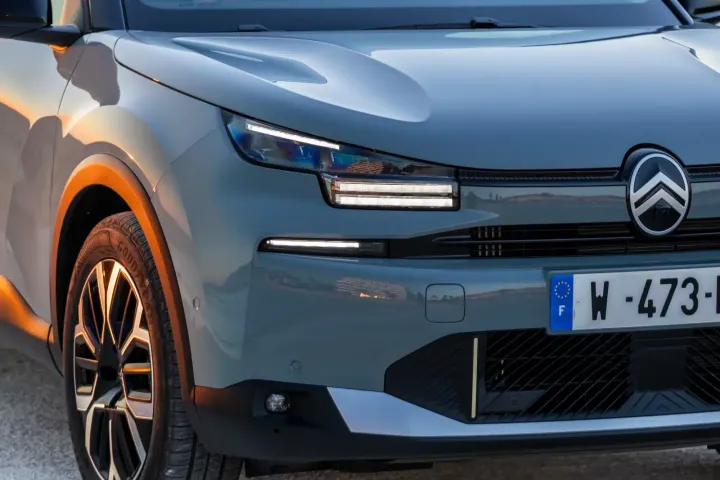 faro citroen C4 2025