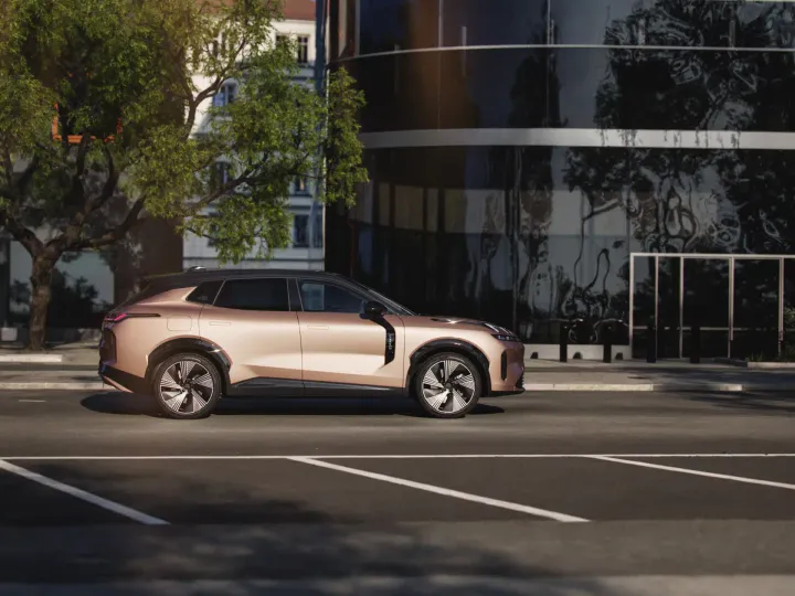Lynk &amp; Co 08
