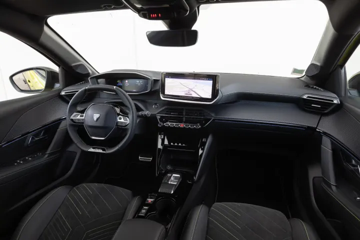 Peugeot 208 2025 interni nuovi 