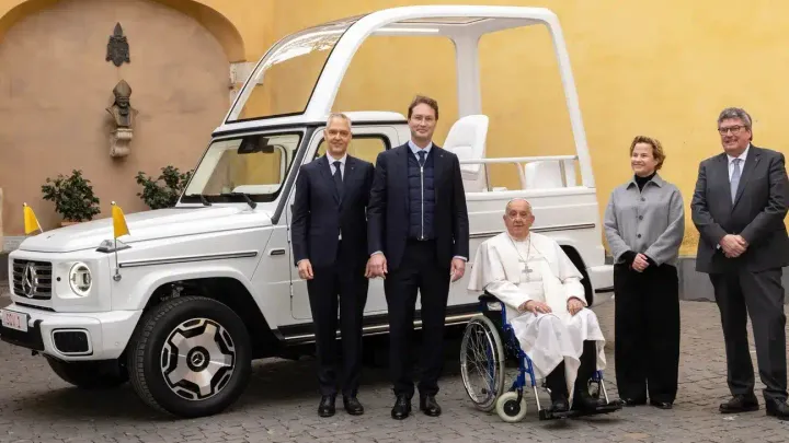 papa mobile Classe G elettrica
