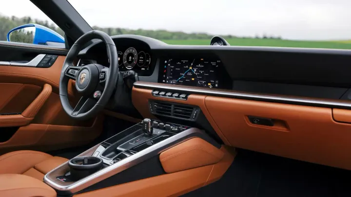 Porsche 911 Carrera 2025 interni