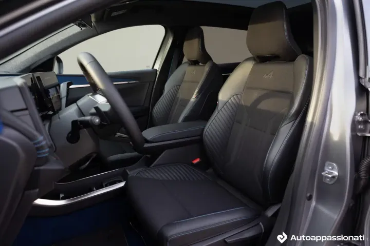 sedili anteriori renault scenic e-tech 2025