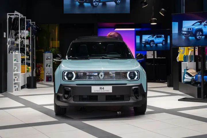 anteprima italiana r4 e tech electric 2