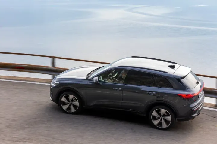 audi q5 vista laterale