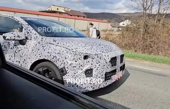Foto spia nuova Dacia C-Neo