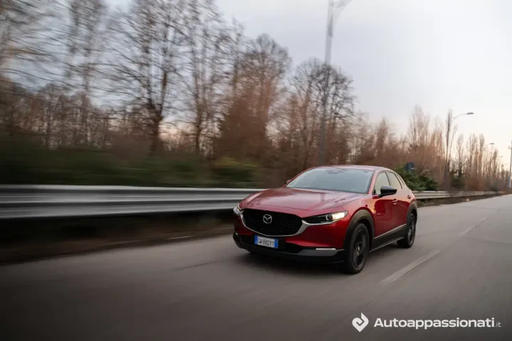 mazda cx-30 guida