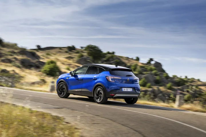 Renault_Captur_E-Tech_145 posteriore