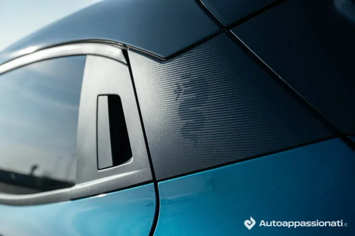 Alfa Romeo Junior Hybrid logo montante c